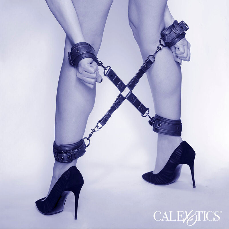 CALEXOTICS - NOCTURNAL HOG TIE -LIITIN CUERO SÄÄDETTÄVÄ MUSTA