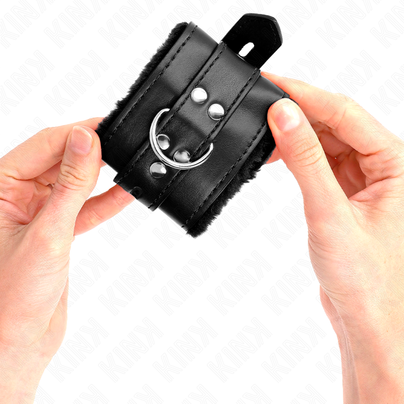 KINK - TURKISVUORATUT RANNETUET NELIÖNMUOTOISILLA REIKILLÄ MUSTA JA MUSTA SÄÄDETTÄVÄ VYÖ 17-29 CM X 6 CM