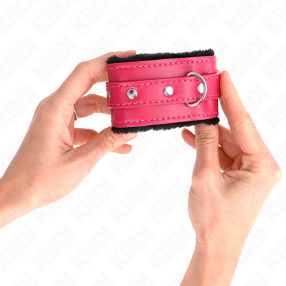 KINK - ENSILUOKKAISET TURKISVUORATUET MUSTAT RANNETUKIT VAADELMANRUUSUN SÄÄDETTÄVÄLLÄ VYÖLLÄ 17-29 CM X 6 CM