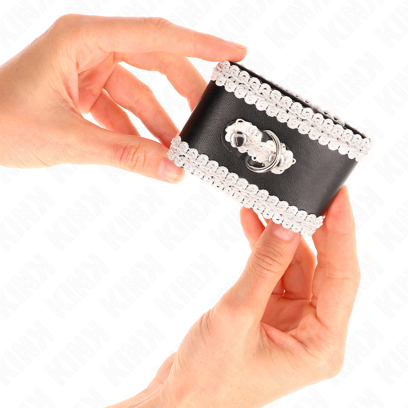 KINK - SVARTA HANDLEDSBÄLTAR MED VITT DEKORAT SPETS, JUSTERBAR 20-23 CM X 5,5 CM