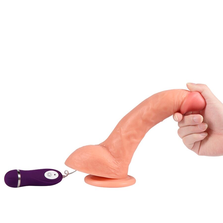 SHEQU - BEAST VÄRISEVÄ DILDO KAUKOSÄÄTIMELLÄ 24,5 CM