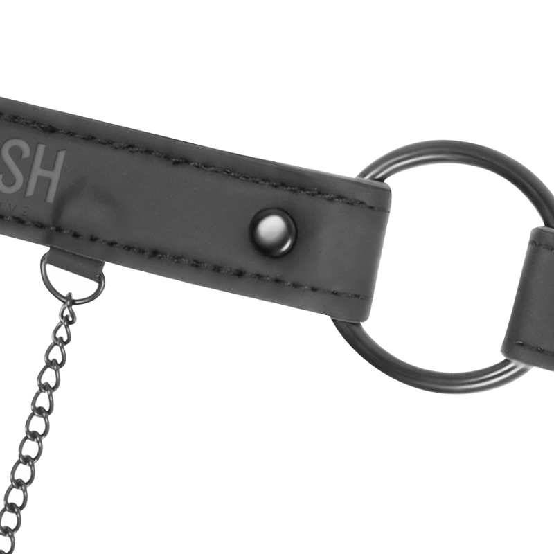 FETISSINEN ALISTUVA - SUUKALURENGAS NÄNNIPURISTIMILLA