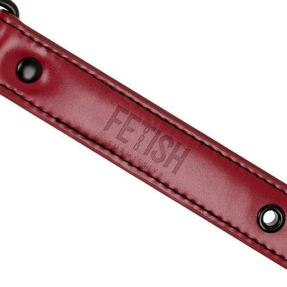 Fetissi alistuva pimeä huone - hengittävä suukapulan